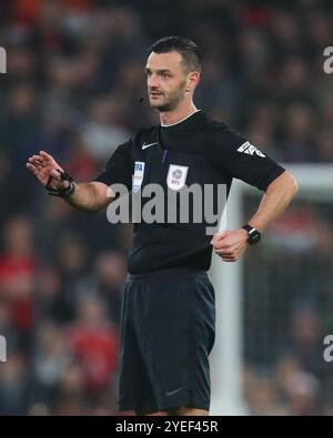 Arbitro Andrew Madley durante l'ultima partita di Carabao Cup Manchester United vs Leicester City a Old Trafford, Manchester, Regno Unito, 30 ottobre 2024 (foto di Gareth Evans/News Images) in, il 10/30/2024. (Foto di Gareth Evans/News Images/Sipa USA) credito: SIPA USA/Alamy Live News Foto Stock