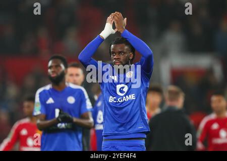 Stephy Mavididi di Leicester City applaude i tifosi al termine della Carabao Cup ultima 16 partita Manchester United vs Leicester City a Old Trafford, Manchester, Regno Unito, 30 ottobre 2024 (foto di Gareth Evans/News Images) in, il 10/30/2024. (Foto di Gareth Evans/News Images/Sipa USA) credito: SIPA USA/Alamy Live News Foto Stock