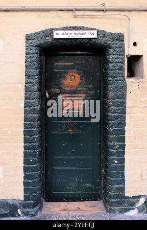 Porta della cella della signora Joseph Plunkett nella prigione Kilmainham Gaol di Dublino, Irlanda; nata Grace Gifford, era attiva nel movimento repubblicano irlandese. Foto Stock