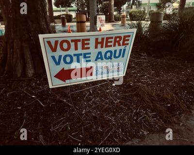 FORT LAUDERDALE, Florida - OTTOBRE 30: Votazione anticipata in Florida il 30 ottobre 2024 a Fort Lauderdale, Florida People: Early Voting Credit: Storms Media Group/Alamy Live News Foto Stock