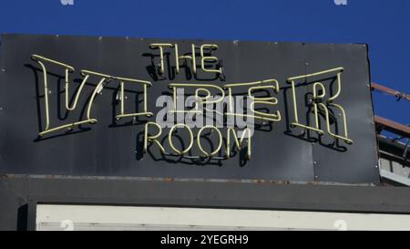 Los Angeles, California, USA 29 ottobre 2024 Tthe Viper Room su Sunset Blvd, con Oct 30 Vampires Pirate Bash Marquee, precedentemente di proprietà di Johnny Depp, dove cantanti/musicisti The Red Hot Chili Peppers, Stone Temple Pilots, Pearl Jam, Counting Crows, Johnny Cash, Cher si esibì qui in concerti, e dove l'attore River Phoenix morì al 8852 Sunset Blvd mostrato qui il 28 ottobre 2024 a Los Angeles, California, USA. Foto di Barry King/Alamy Live News Foto Stock