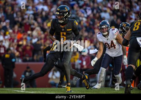 Landover, Maryland, Stati Uniti. 27 ottobre 2024. Il quarterback dei Washington Commanders Jayden Daniels (5) durante la partita tra Chicago Bears e Washington Commanders giocata a Landover, Maryland. Cory Royster/Cal Sport Media/Alamy Live News Foto Stock