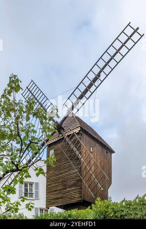 Il vecchio mulino Moulin de la Galette a Parigi, Francia Foto Stock