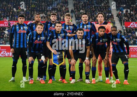 La squadra (Atalanta BC) si è formata durante la partita di campionato italiano di serie A tra Atalanta BC e AC Monza il 30 ottobre 2024 allo stadio Gewiss di Bergamo. Crediti: Luca Rossini/e-Mage/Alamy Live News Foto Stock