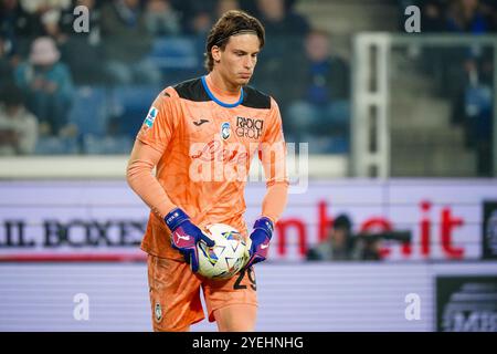 Marco Carnesecchi (Atalanta BC) durante la partita di campionato italiano di serie A tra Atalanta BC e AC Monza il 30 ottobre 2024 allo Stadio Gewiss di Bergamo. Crediti: Luca Rossini/e-Mage/Alamy Live News Foto Stock