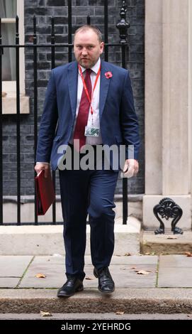 Londra, Regno Unito. 30 ottobre 2024. Ian Murray, Segretario di Stato per la Scozia, lascia il numero 10 dopo una riunione del Gabinetto del giorno del bilancio, Downing Street, Westminster, Londra, il 30 ottobre, 2024 Rachel Reeves è la prima donna Cancelliera dello Scacchiere, e sarà il primo bilancio laburista in 14 anni. Crediti: Paul Marriott/Alamy Live News Foto Stock