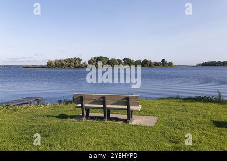 Riverscape, vista sulle isole del fiume San Lorenzo, provincia del Quebec, Canada, Nord America Foto Stock