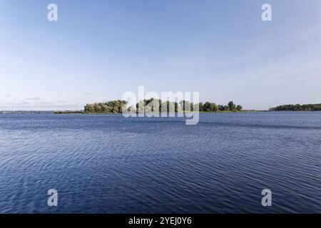 Riverscape, vista sulle isole del fiume San Lorenzo, provincia del Quebec, Canada, Nord America Foto Stock