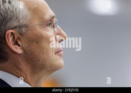 Jens Stoltenberg, NATO-Generalsekretaer, aufgenommen im Rahmen des grossen Zapfenstreich fuer NATO-Generalsekretaer Jens Stoltenberg a Berlino, 22.10.2024. Fotografiert im Auftrag des Auswaertigen Amtes. Berlin Deutschland *** Jens Stoltenberg, Segretario generale della NATO, fotografato durante il Grand Tattoo per il Segretario generale della NATO Jens Stoltenberg a Berlino, 22 10 2024 fotografato per conto del Federal Foreign Office Berlin Germania Copyright: XKiraxHofmann/AAX Foto Stock