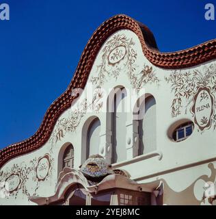 CAN Negre, masía ubicada en Sant Joan Despí, transformada por el arquitecto Josep Maria Jujol i Gibert entre 1915 y 1930. Foto Stock