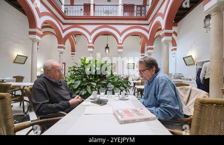 Siviglia, 27/10/2023. Intervista ad Alfonso Guerra di Ignacio Camacho. Foto: JM Serrano. Archsev. Crediti: Album / Archivo ABC / Juan Manuel Serrano Becerra Foto Stock