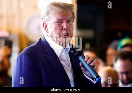 Il presidente Donald Trump parla durante le sue campagne alla fiera dello stato dell'Iowa a Des Moines, Iowa, Stati Uniti, 12 agosto 2023. Foto Stock