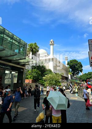 Stazione MTR e Kowloon Masjid su Nathan Road, Tsim Sha Tsui, Hong Kong. Foto Stock