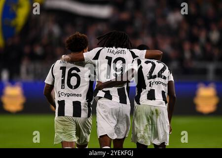 Weston McKennie della Juventus, Khephren Thuram della Juventus, Timothy Weah della Juventus festeggia per un gol durante la partita di serie A tra Juventus FC e. Foto Stock