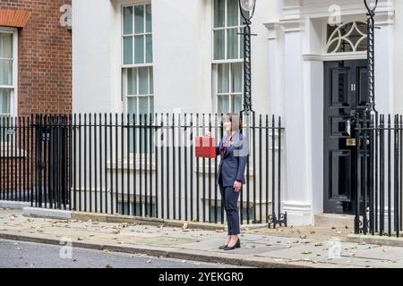 Rachel Reeves deputata - Cancelliere dello Scacchiere - a Downing Street prima di consegnare il suo primo bilancio in Parlamento. 30 ottobre 2024 Foto Stock