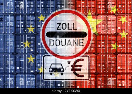 FOTOMONTAGE, container mit chinesischer und europäischer Fahne und Zoll-Schild, Symbolfoto Strafzölle der EU auf chinesische e-Autos ***, contenitore con bandiera cinese ed europea e insegna doganale, foto simbolica delle tariffe punitive UE sulle auto elettriche cinesi Foto Stock