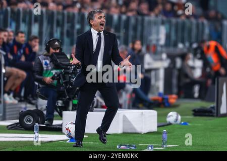 Torino, Italia. 30 ottobre 2024. Fabio Pecchia Capo allenatore del Parma calcio 1913 reagisce durante la partita di serie A 2024/25 tra Juventus FC e Parma calcio 1913 allo Stadio Allianz. Punteggio finale; Juventus 2 : 2 Parma. Credito: SOPA Images Limited/Alamy Live News Foto Stock