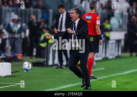 Torino, Italia. 30 ottobre 2024. Fabio Pecchia allenatore del Parma calcio 1913 celebra la partita di serie A 2024/25 tra Juventus FC e Parma calcio 1913 allo stadio Allianz. Punteggio finale; Juventus 2 : 2 Parma. (Foto di Fabrizio Carabelli/SOPA Images/Sipa USA) credito: SIPA USA/Alamy Live News Foto Stock