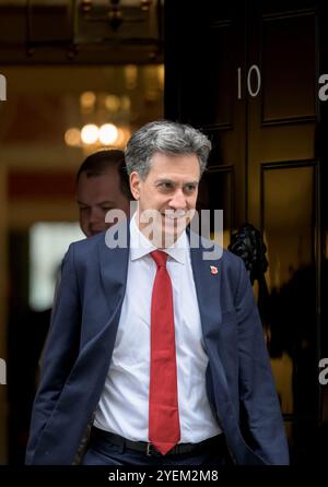 Ed Miliband MP - Segretario di Stato per la sicurezza energetica e Net Zero - lascia Downing Street dopo una riunione di gabinetto la mattina di Rachel Reeves' Foto Stock