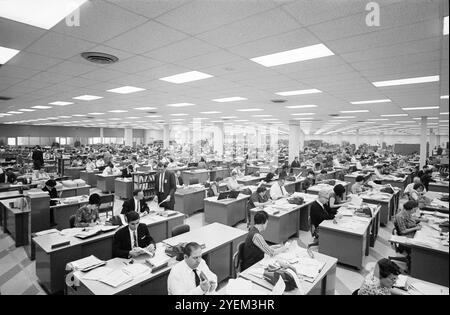 Foto d'epoca dell'IRS, Philadelphia, Pennsylvania. L'Internal Revenue Service (IRS) è il servizio delle entrate per il governo federale degli Stati Uniti, che è responsabile della riscossione delle tasse federali degli Stati Uniti e dell'amministrazione dell'Internal Revenue Code, il corpo principale della legge fiscale federale. Foto Stock