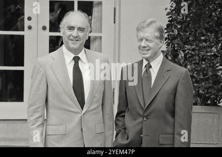 Il presidente messicano José López Portillo, con il presidente Jimmy Carter, fuori dalla Casa Bianca, Washington, D.C., USA. 28 settembre 1979 Foto Stock