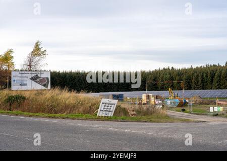 Macallan Estate, Archiestown, Moray, Regno Unito. 31 ottobre 2024. Ciò dimostra lo stato avanzato del progetto Solar per Macallan Single Malt Scotch Whisky in collaborazione con EDF Renewables UK ed Emtec Energy. Crediti: JASPERIMAGE/Alamy Live News Foto Stock