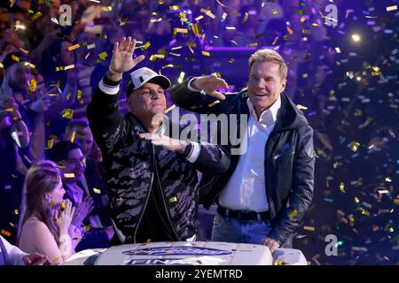 Sänger Pietro Lombardi und Sänger Dieter Bohlen im finale der Castingshow Deutschland sucht den Superstar 20 . Die RTL-Castingshow Deutschland sucht den Superstar DSDS findet in diesem Jahr zum 20. Mal statt. Köln, 15.04.2023 NRW Deutschland *** il cantante Pietro Lombardi e il cantante Dieter Bohlen nella finale del casting show Deutschland sucht den Superstar 20 il casting show RTL Deutschland sucht den Superstar DSDS si svolgerà per la ventesima volta quest'anno Colonia, 15 04 2023 NRW Germania Copyright: XChristophxHardtx Foto Stock