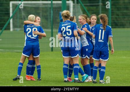 Bristol, Regno Unito. 29 settembre 2024. Bristol, Inghilterra, 29 settembre 2024 le giocatrici dei Bristol Rovers festeggiano durante la partita della fa Women's National League Division 1 South-West tra Bristol Rovers e Southampton Women's al Clifton College Sports Ground di Bristol, Inghilterra. (Rachel le Poidevin/SPP) credito: SPP Sport Press Photo. /Alamy Live News Foto Stock