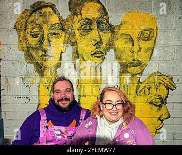 Glasgow, Scozia, Regno Unito. 31 ottobre 2024. Notte spaventa all'iconico mercato di Barras, famoso in tutto il mondo, la notte di Halloween Beetlejuice, mentre clienti e commercianti si vestono per divertirsi in vacanza. Credit Gerard Ferry/Alamy Live News Foto Stock