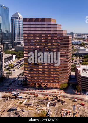 Tampa, FL, Stati Uniti d'America - 24 ottobre 2024: Tampa Florida Wells Fargo Tower Downtown 2024 foto con drone aereo Foto Stock