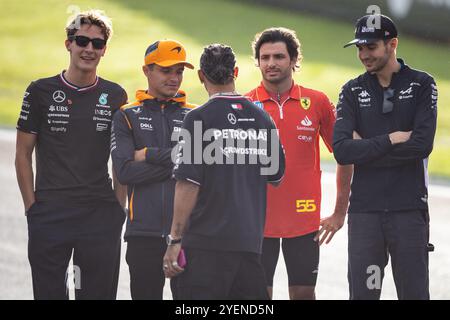 SAN PAOLO, BRASILE - OTTOBRE 31: #63, George RUSSEL, GBR, Mercedes-AMG PETRONAS F1 Team, W15 Mercedes, #4, Lando NORRIS, GBR, McLaren Formula 1 Team, MCL38, Mercedes, #44, Lewis HAMILTON, GBR, Mercedes-AMG PETRONAS F1 Team, W15 Mercedes, #55, Carlos SAINZ Jr., ESP, Scuderia Ferrari HP, SF-24 Ferrari, #31 e Esteban OCON, fra, BWT Alpine F1 Team, Alpine A524 Renault, durante le anteprime davanti al Gran Premio del Brasile di Formula 1 FIA all'autodromo Jose Carlos Pace il 2024 ottobre a Interlagos, San Paolo, Brasile. (Rodolfo Buhrer /SPP) Foto Stock