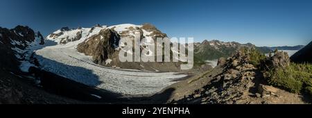 Panorama del Ghiacciaio Blu sotto il Monte Olimpo nel Parco Nazionale Olimpico Foto Stock