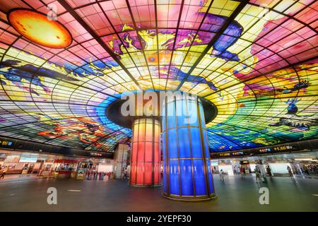 Vista panoramica interna della stazione di Formosa Boulevard a Taiwan Foto Stock