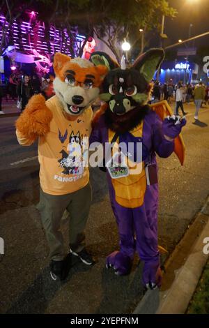 West Holllywood, California, USA 31 ottobre 2024 West Hollywood Halloween Carnaval su Santa Monica Blvd il 31 ottobre 2024 a West Hollywood, California, USA. Foto di Barry King/Alamy Live News Foto Stock