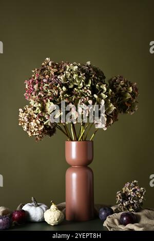 Bellissimo bouquet di fiori di ortensia secchi Foto Stock