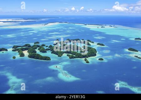 Vista aerea di 70 Settanta Isole Rock nell'isola paradiso dello stato di Palau nel Pacifico occidentale, Repubblica di Palau, Micronesia, Austr Foto Stock