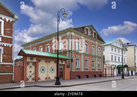 Strada nel vecchio quartiere tartaro di Kazan', Russia, Europa Foto Stock