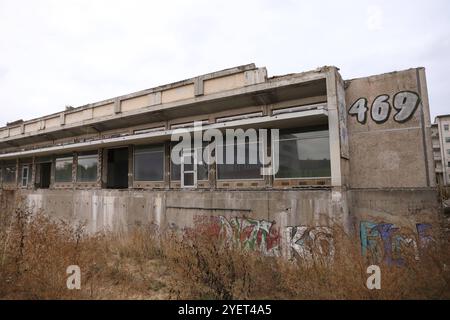 Abrissarbeiten am Staudenhof a Potsdam, 31. Ottobre 2024. Abriss Staudenhof Potsdam *** lavori di demolizione allo Staudenhof di Potsdam, 31 ottobre 2024 Demolition Staudenhof Potsdam Foto Stock