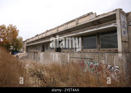 Abrissarbeiten am Staudenhof a Potsdam, 31. Ottobre 2024. Abriss Staudenhof Potsdam *** lavori di demolizione allo Staudenhof di Potsdam, 31 ottobre 2024 Demolition Staudenhof Potsdam Foto Stock