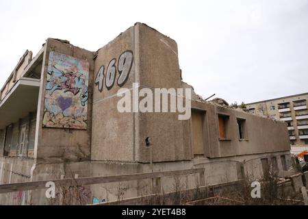 Abrissarbeiten am Staudenhof a Potsdam, 31. Ottobre 2024. Abriss Staudenhof Potsdam *** lavori di demolizione allo Staudenhof di Potsdam, 31 ottobre 2024 Demolition Staudenhof Potsdam Foto Stock