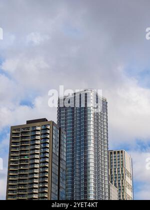 10 George Street, 40 Charter Street, 50-60 Charter Street, Wood Wharf, Canary Wharf, Docklands, Londra, Inghilterra, Regno Unito, Gran Bretagna. Foto Stock
