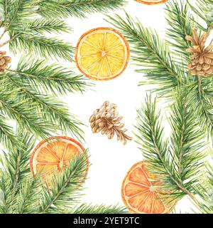 Rami di abete rosso, coni di pino e fette di arancio disposti in un motivo ad acquerello senza cuciture. Perfetto per l'arredamento delle feste, il design dei tessuti, la confezione regalo e il confezionamento stagionale dei prodotti Foto Stock