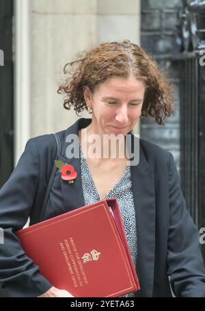 Anneliese Dodds MP (Lab: Oxford East) Ministro di Stato (Ministro dello sviluppo), Ministro di Stato (Ministro delle donne e delle pari) che lascia una CA Foto Stock