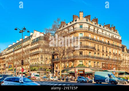 Parigi, Prance - 19 marzo 2024: Magnifica e splendida Parigi all'inizio della primavera. Foto Stock