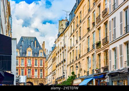 Parigi, Prance - 19 marzo 2024: Magnifica e splendida Parigi all'inizio della primavera. Foto Stock