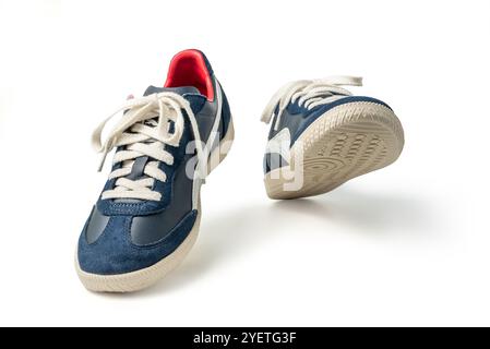 Belgrado, Serbia - 30 agosto 2024. Puma Originals Super LIGA Blue con segni bianchi. Isolato su sfondo bianco con percorso di ritaglio incluso Foto Stock