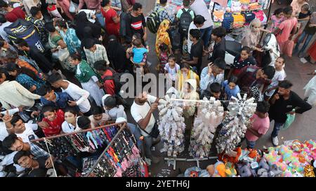 Bazar Lal Darwaja nella città vecchia di Ahmedabad, Gujarat, India Foto Stock