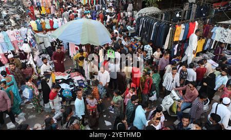 Bazar Lal Darwaja nella città vecchia di Ahmedabad, Gujarat, India Foto Stock