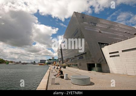 Black Diamond (del gruppo di architetti danesi Schmidt Hammer Lassen), moderna estensione sul lungomare della Royal Danish Library, Copenaghen, Danimarca Foto Stock