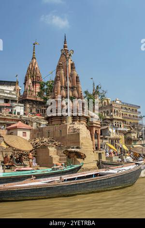 10 04 2005 Manikarnika Ghat cremazione ghat sulle rive del Gange Varansi Kashi Uttar Pradesh India Asia. Foto Stock